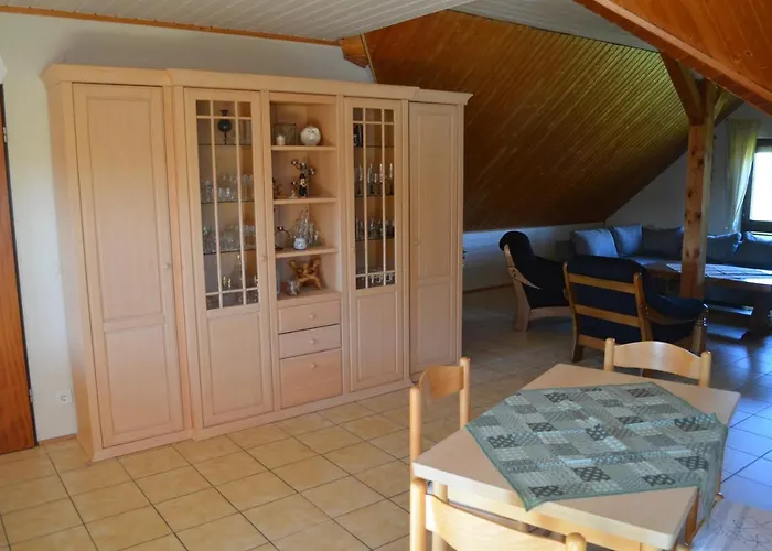 Gemuetliche Dachgeschosswohnung 公寓 *